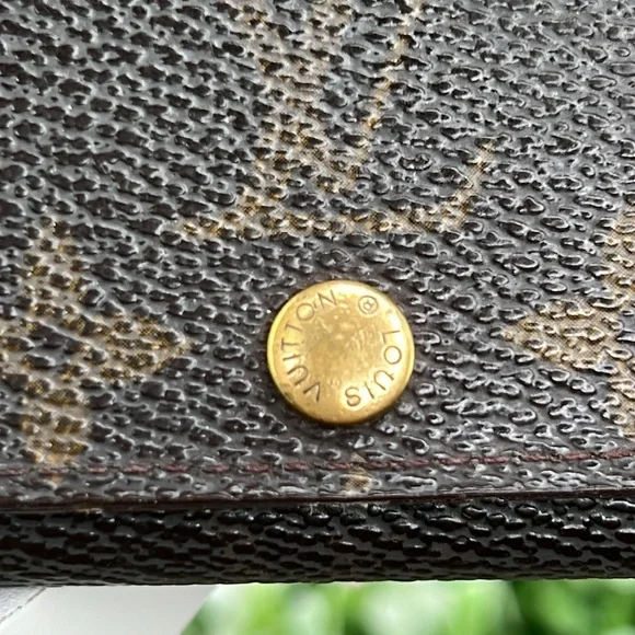 Louis Vuitton Authentic Monogram Canvas 4 Key Holder